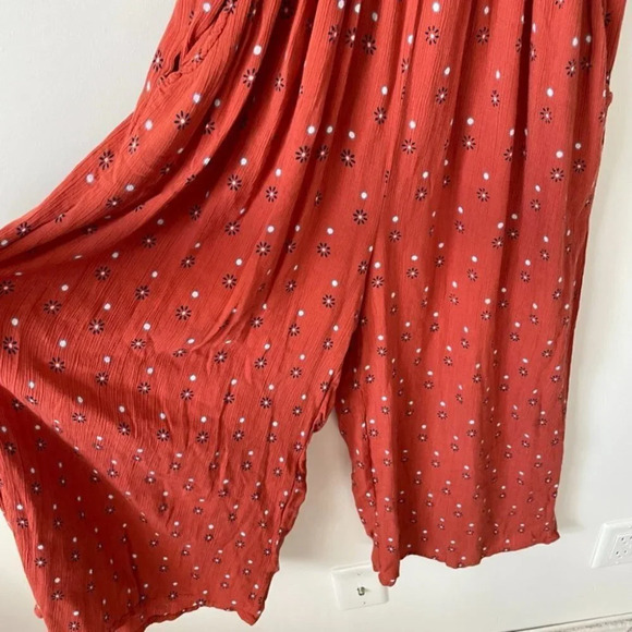 Patrons Of Peace Red Floral Rayon V Neck Short Ruffle Sleeve Jumpsuit Sz  S - Picture 5 of 7